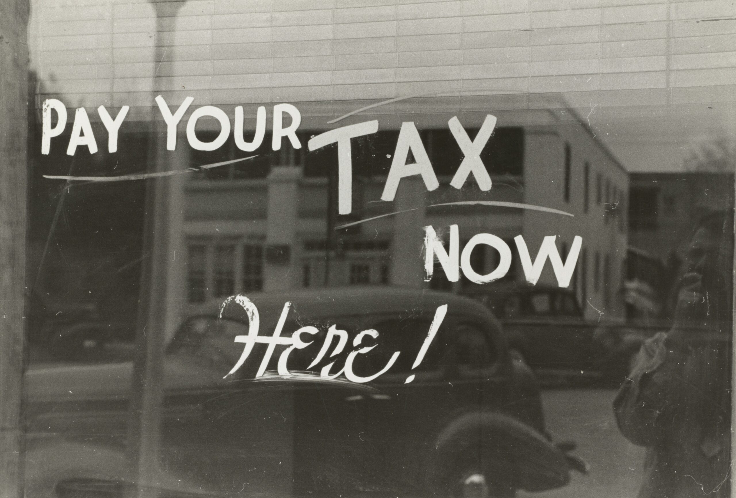 AliExpress e Taxas de Importação no Brasil: Tudo o que Você Precisa Saber 1 a sign that says pay your tax now here