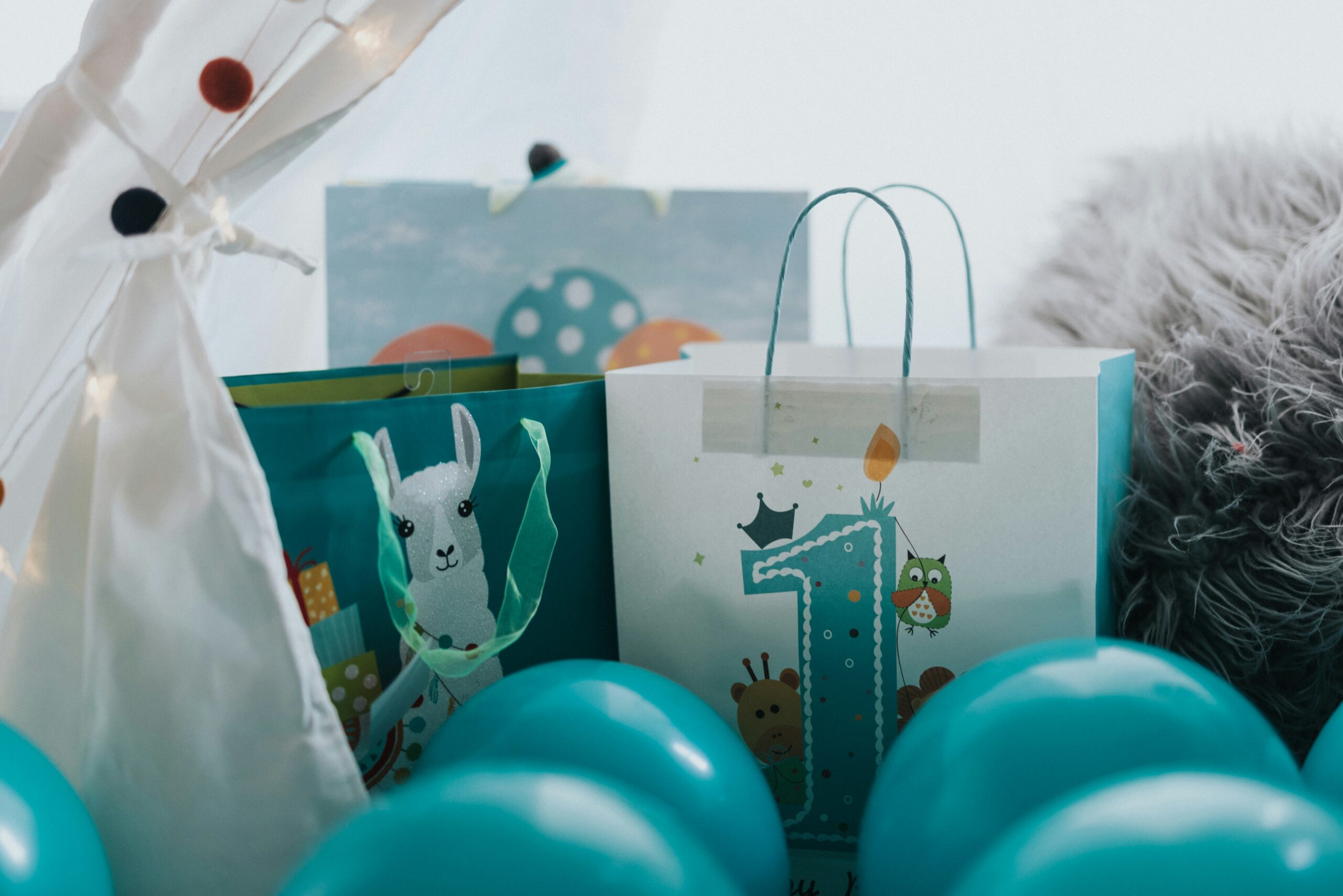 AliExpress para Presentes de Aniversário: Itens Criativos e Baratos 1 green and white snowman print paper bag